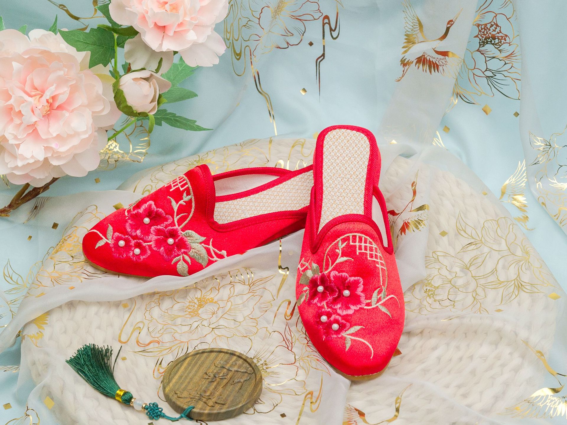 2021夏季新款绣花鞋尖头缎面拖鞋软底凉鞋旗袍鞋复古刺绣布鞋女士