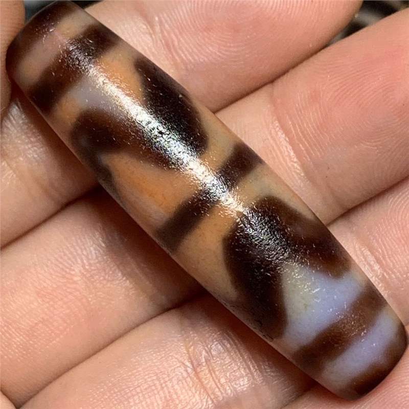 一物一图 台湾老矿料玛瑙白化至纯橘料双虎牙天珠吊坠男女 收藏级