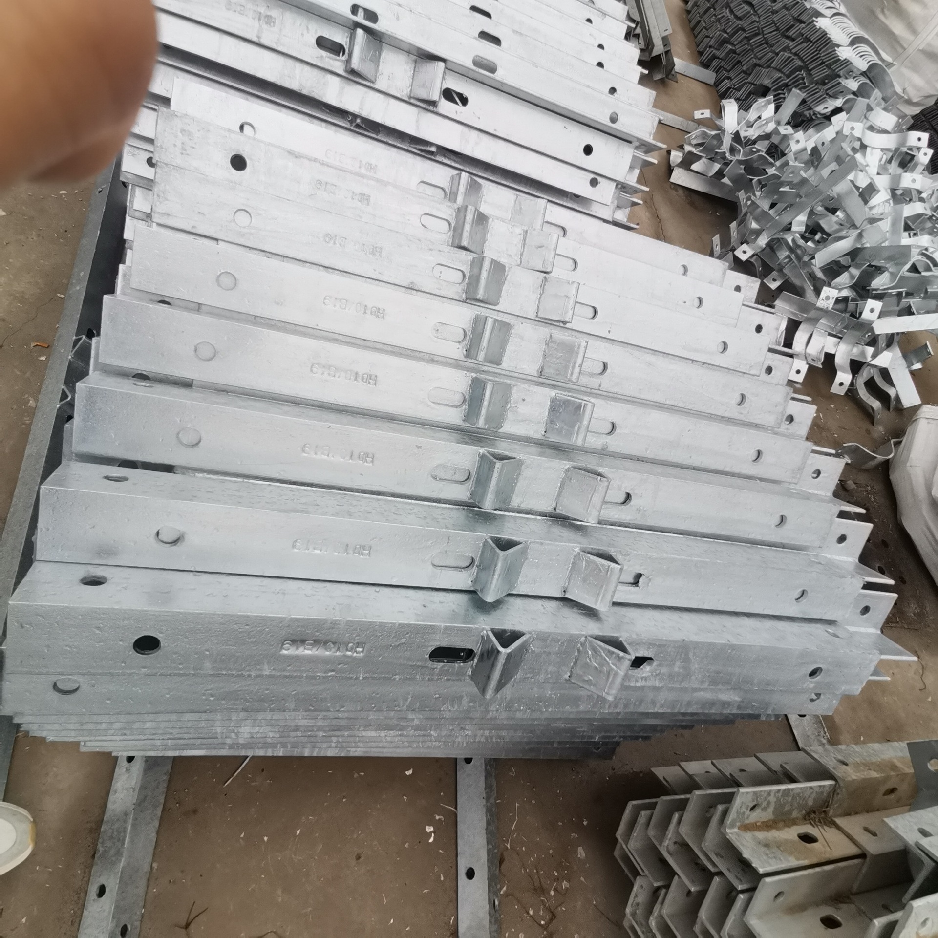 四线横担直线横担耐张横担进出线横担铁附件电力金具