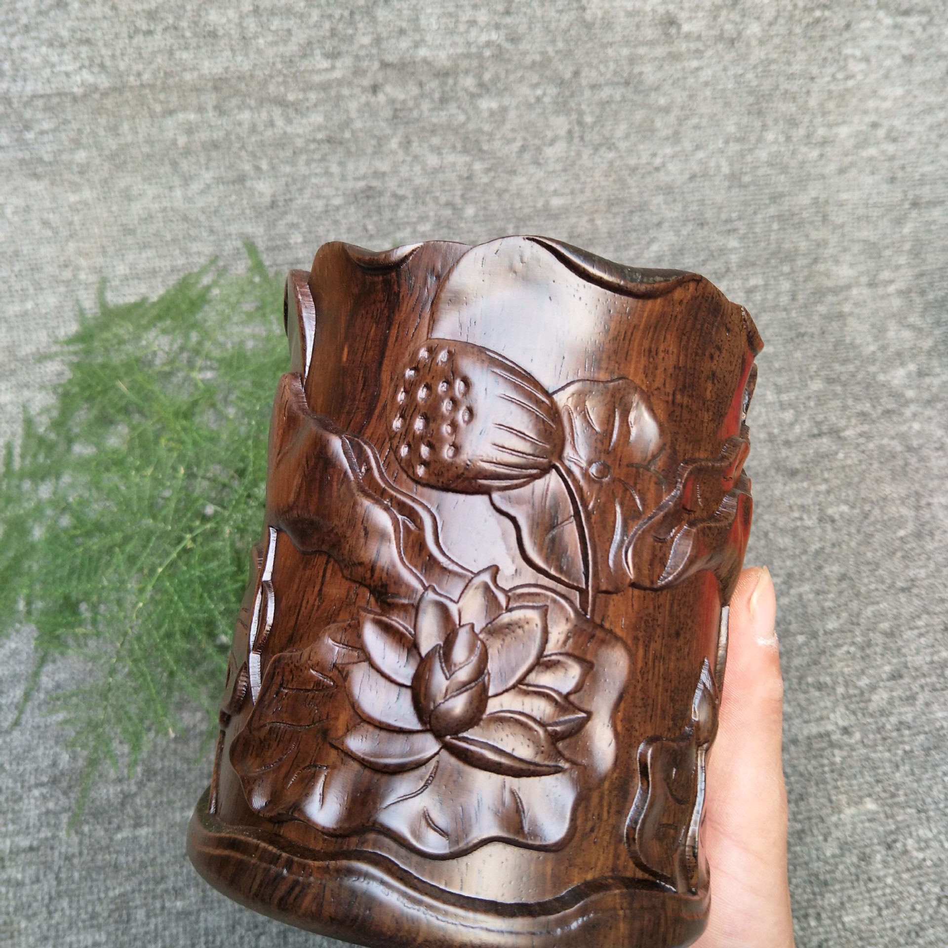 红木笔筒木头雕刻工艺品摆件批发黑枝木 黑梓木浮雕圆形办公用品