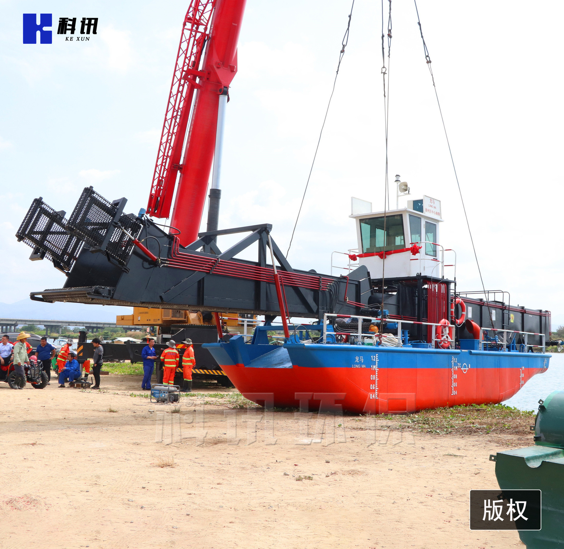 推进,全液压自动水草收割系统;全自动割草船适用于内河水域内的水草