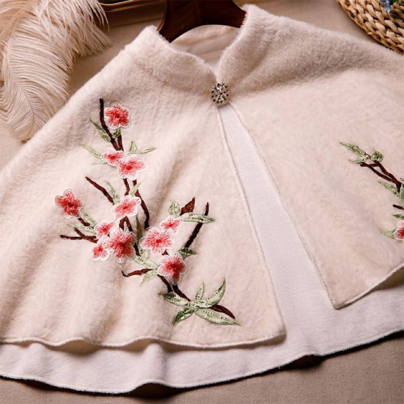 一件代发新款斗篷披肩秋冬搭配旗袍礼服短款立领外套复古梅花百搭