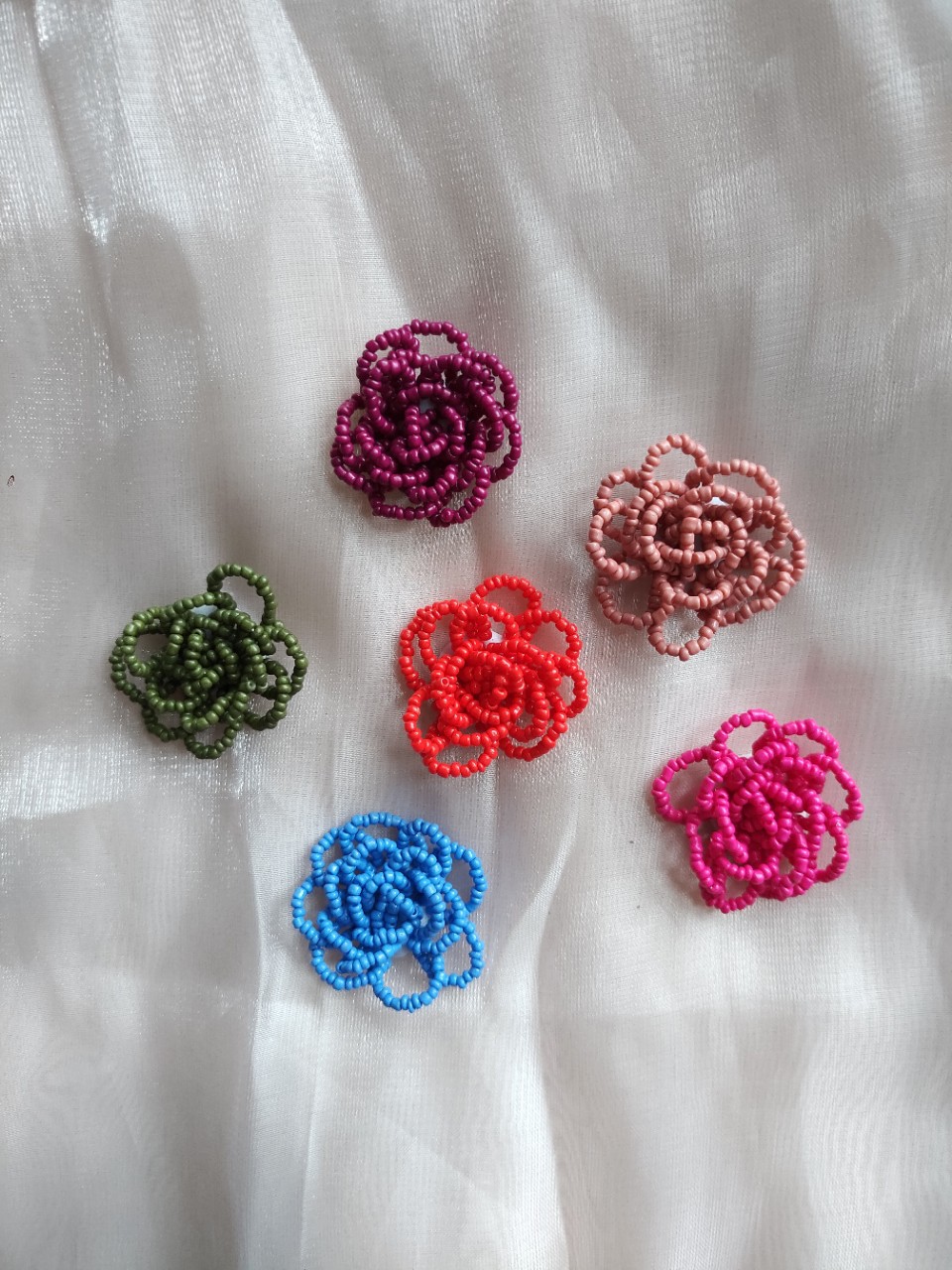 胸针手工刺绣珍珠米珠贴花花朵立体布贴衣服裤子破洞鞋花补丁贴