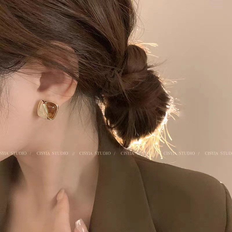 Light Luxury round Opal Stone Ear Studs Women's Niche Design Earrings Retro Hong Kong Style High-Grade Simple and Elegant Earrings
