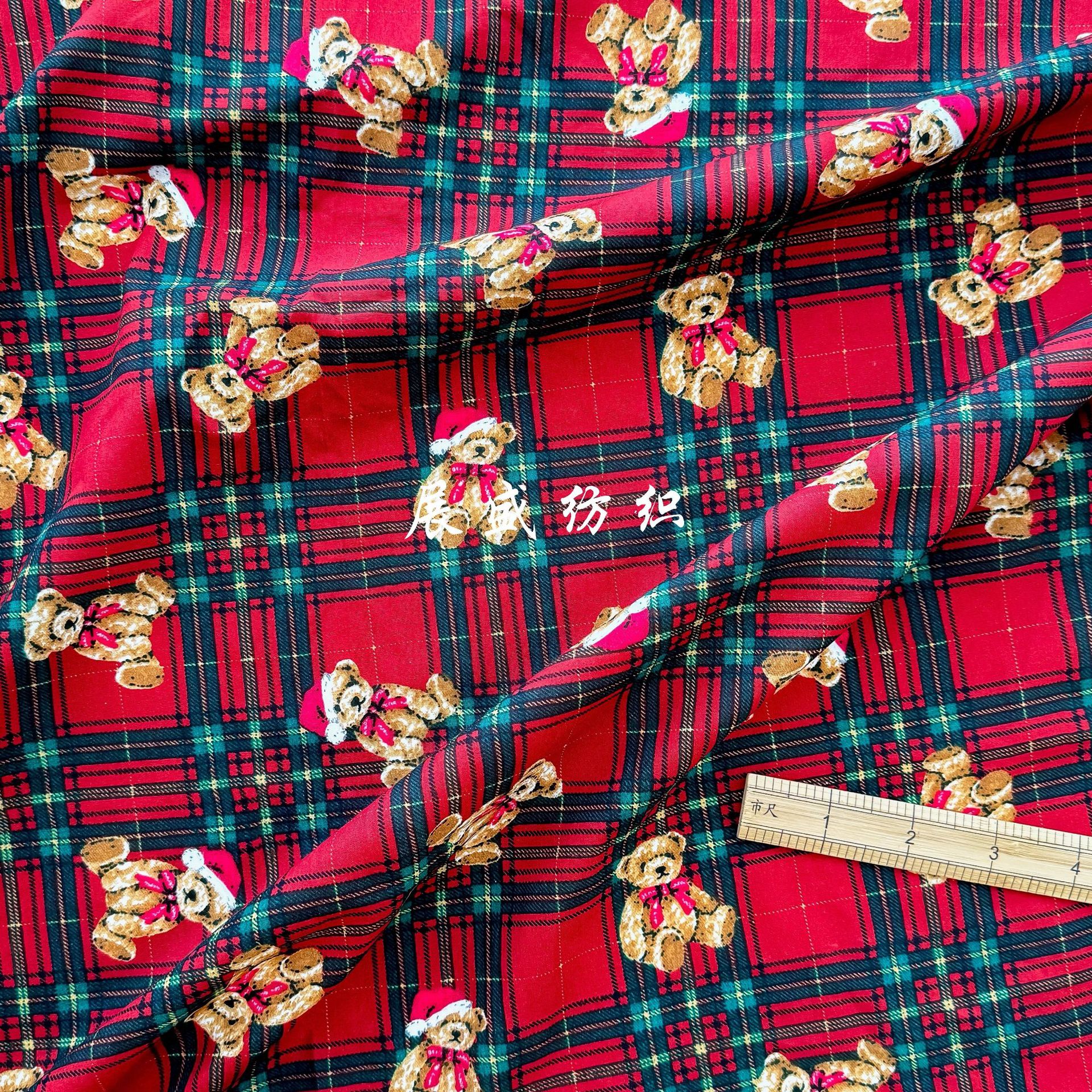 全棉数码印花布料 红色格子卡通布偶熊圣诞节面料 童装家居服睡衣