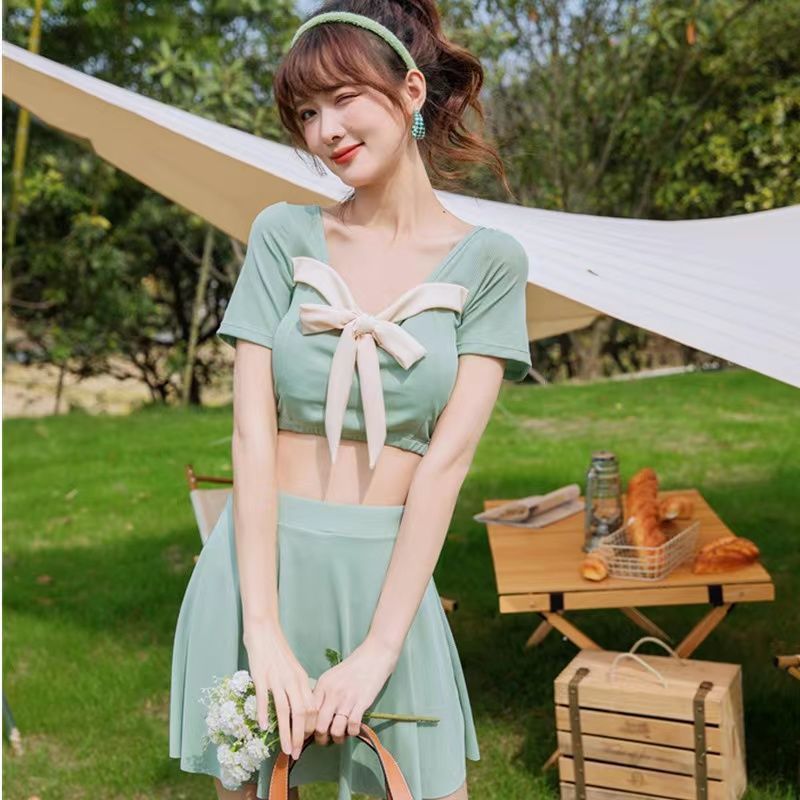 泳衣2022夏新款年轻漂亮性感露腰学生运动内衣女士泳衣两件套上衣