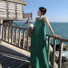 复古绿色风琴褶吊带连衣裙黑色宽松显瘦三亚度假旅行沙滩裙长裙夏