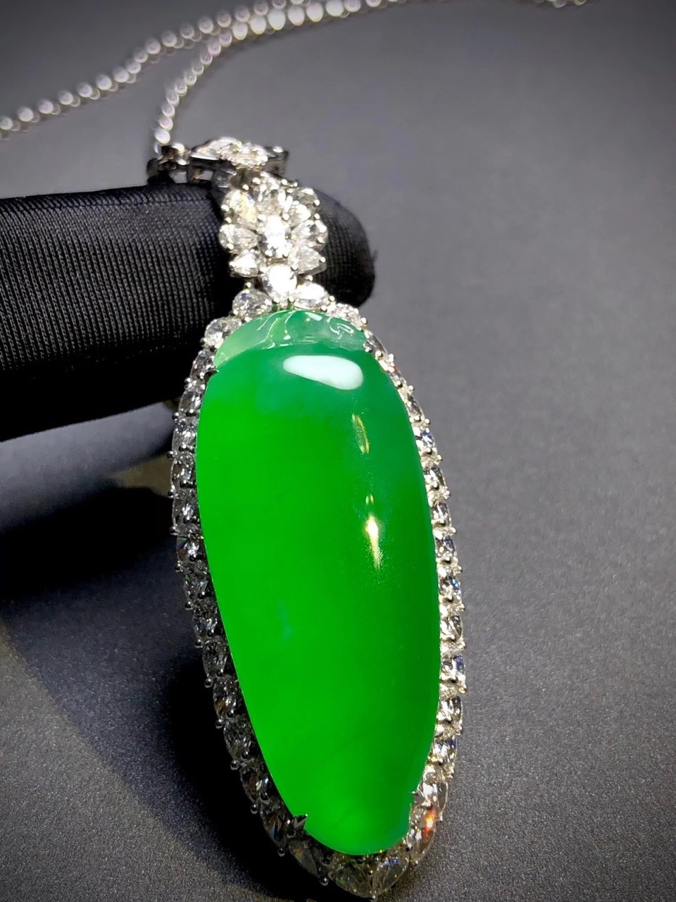 缅甸a货翡翠福瓜吊坠 天然老坑高冰种 帝王绿 阳绿 大福瓜挂坠女