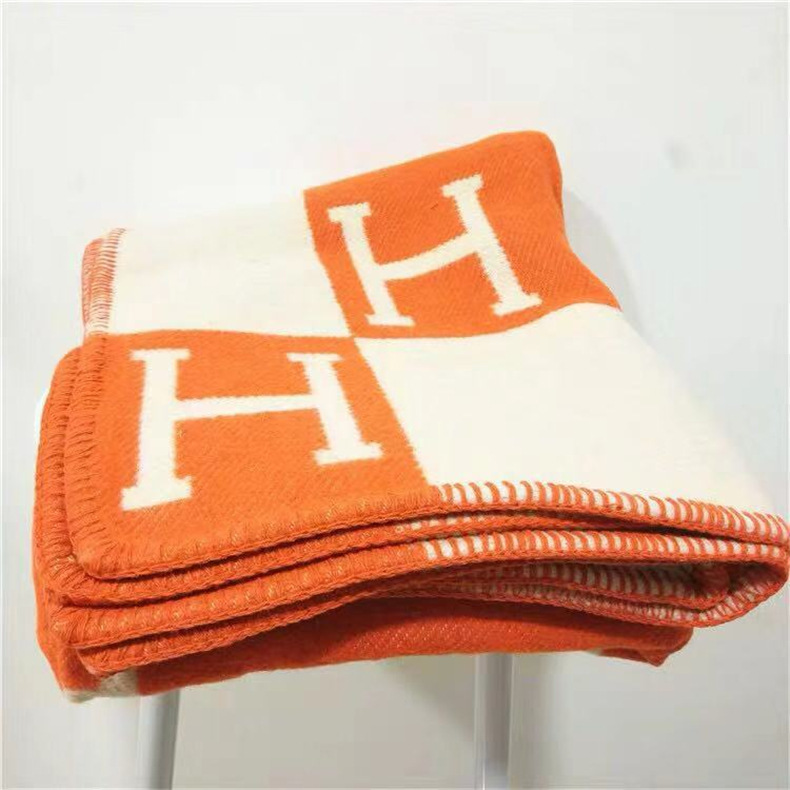 New H Letter Wool Shawl Gu Li Small Age Same Style Flying Large Blanket Thick Air Conditioning Blanket Sofa Cushion