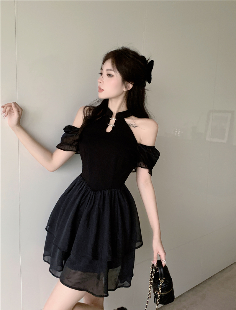 黑色露肩短袖连衣裙女夏季设计感赫本风短裙收腰性感a字裙子k2113
