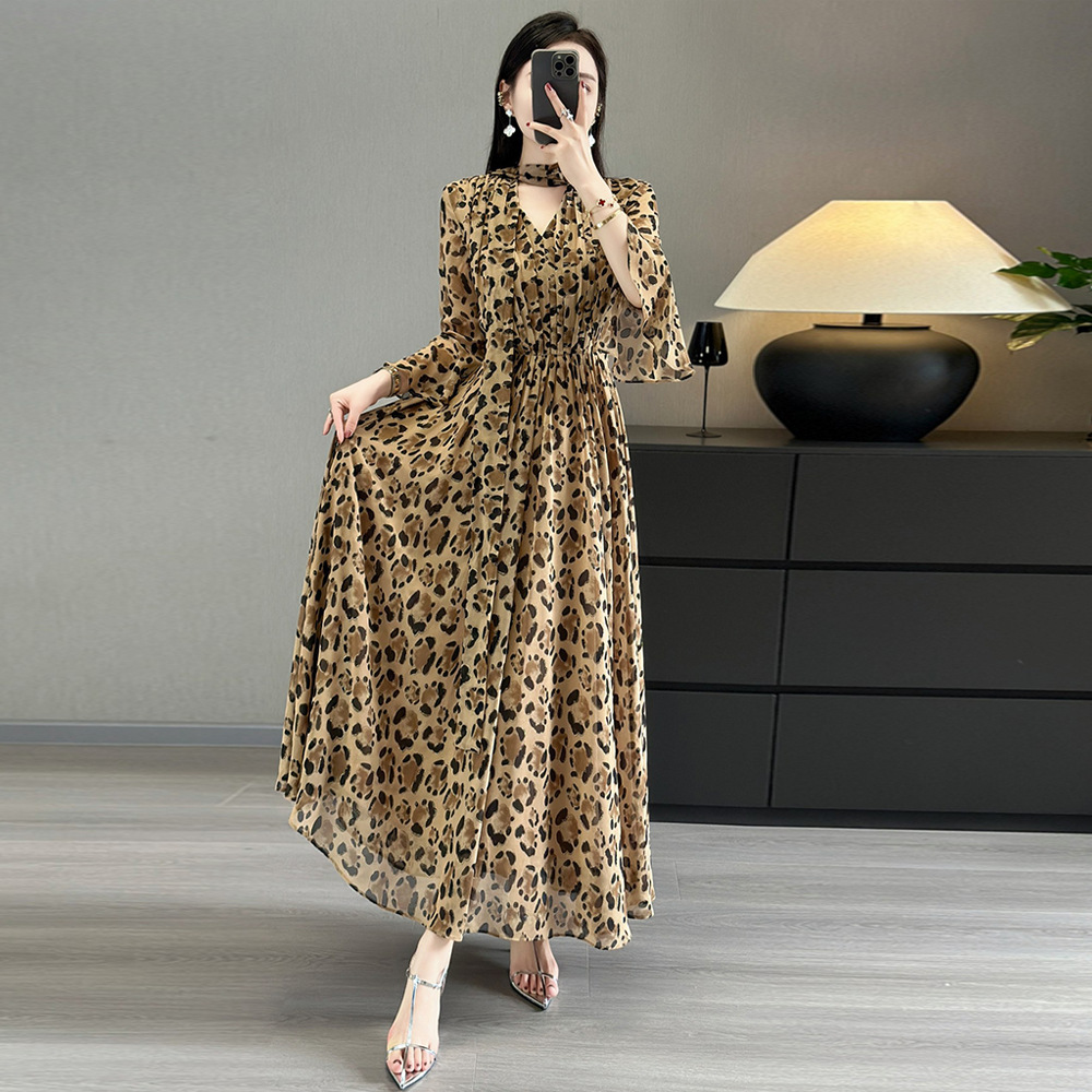 南油高端 2024夏新款法式复古喇叭袖领口绑带豹纹大摆长款连衣裙