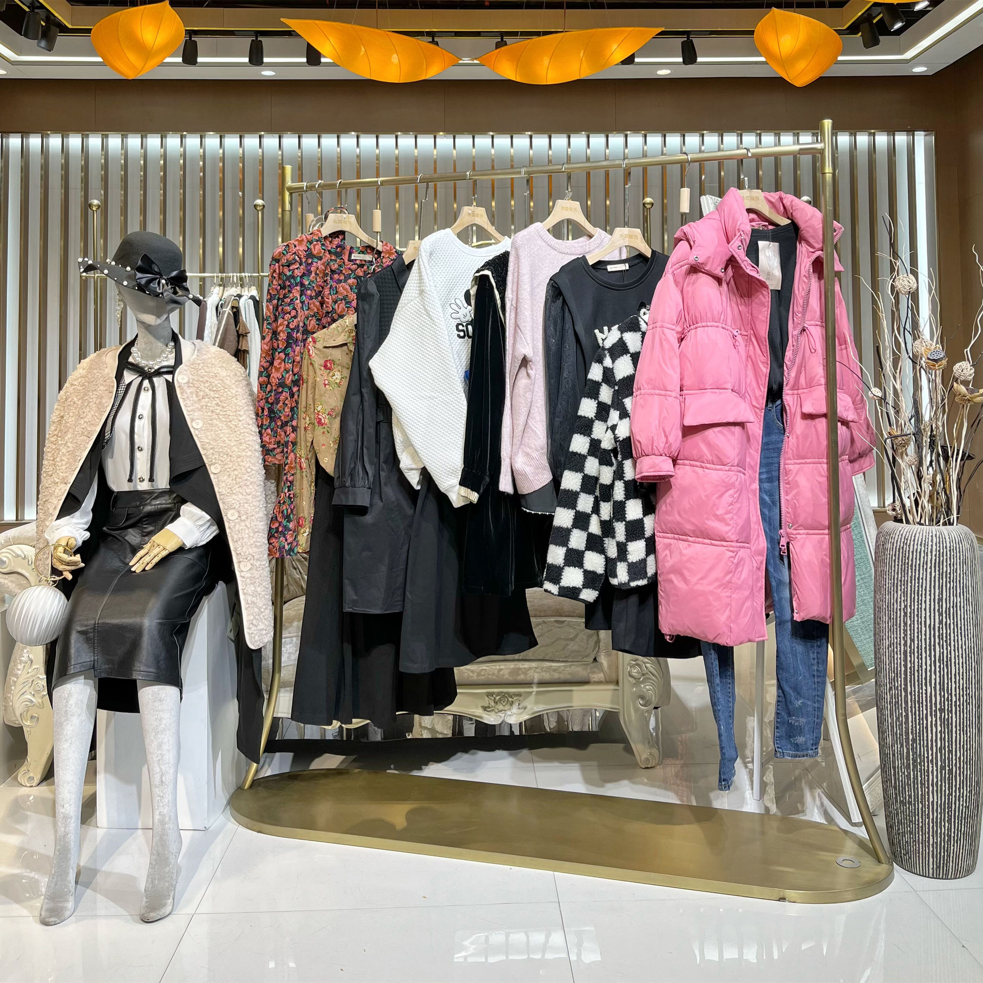 莫问专柜大衣外套秋冬品牌折扣女装撤柜实体档口直播一手货源走份