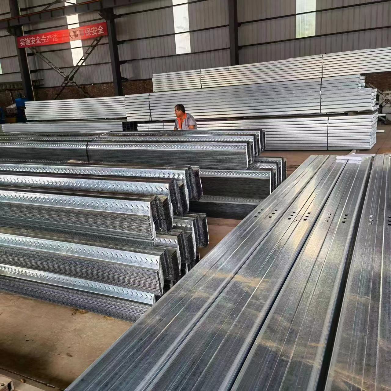 轻钢龙骨批发集成吊顶主龙骨吊件集成吊顶配件轻钢龙骨吊顶主龙骨