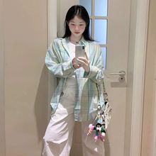 韩系穿搭今年流行的漂亮衬衫独特别致慵懒风格子防晒衫领上衣