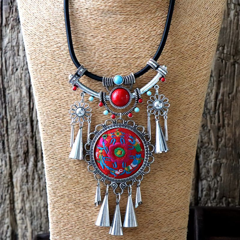 民族特色新款刺绣项圈项链时尚民族风女士苗银项链吊坠毛衣链复古