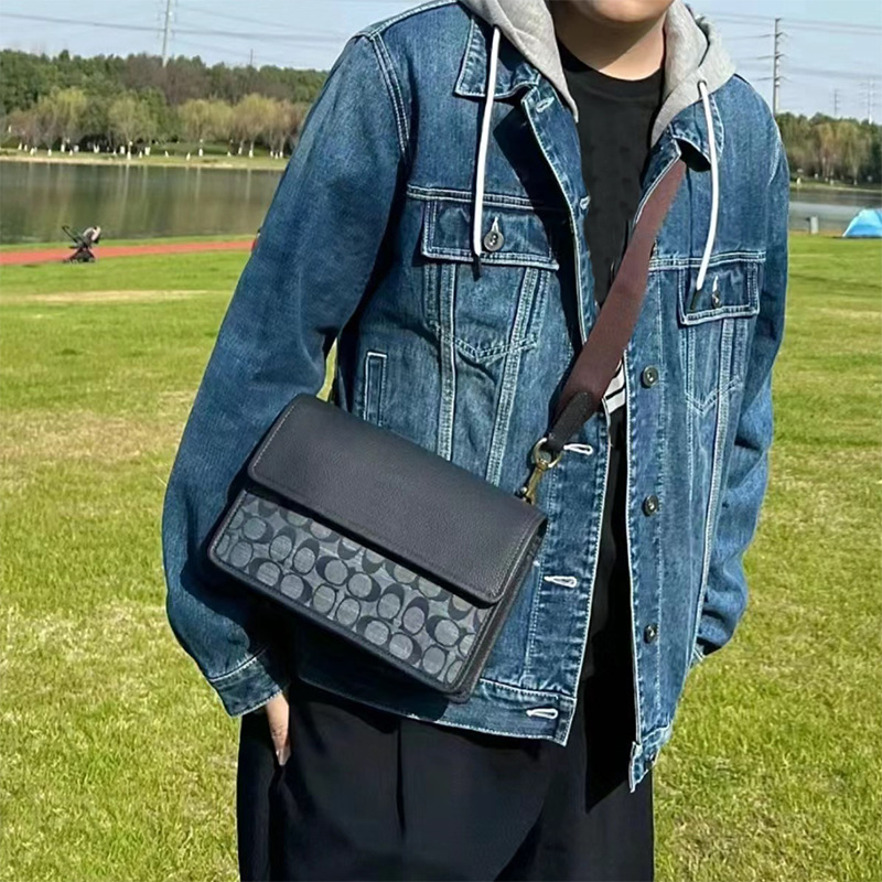 2024新款男士斜挎包turner flap单肩包欧美复古老花拼皮小方包