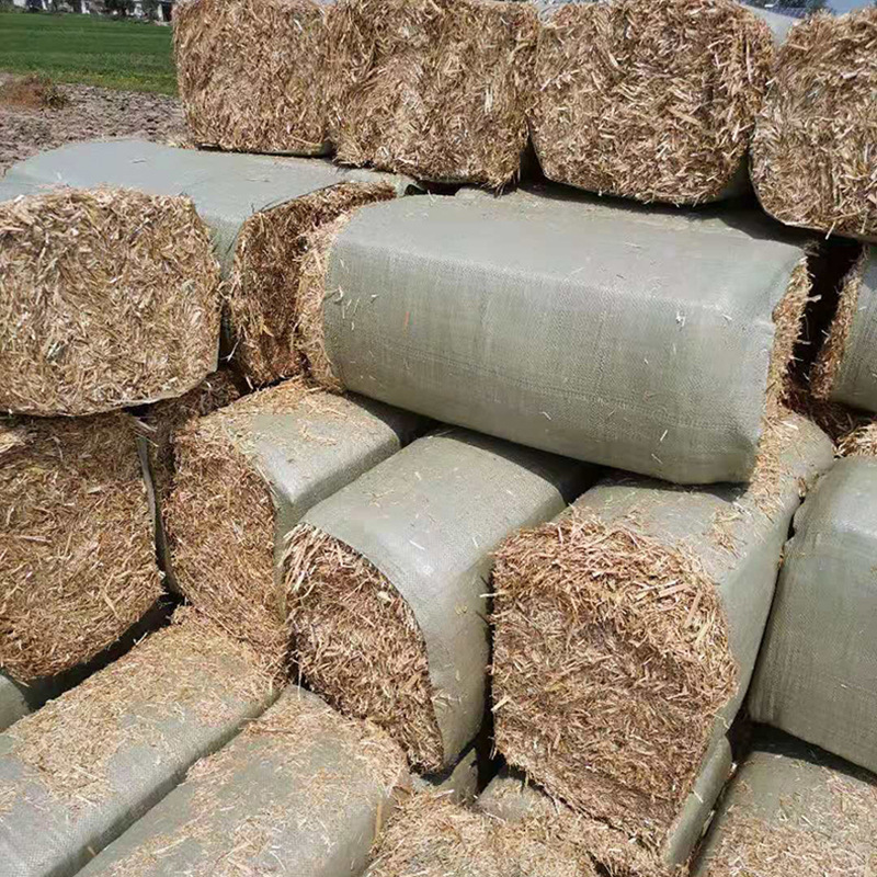 小麦秸秆稻草压块饲料 牛草饲料 羊饲料 植物性饲料