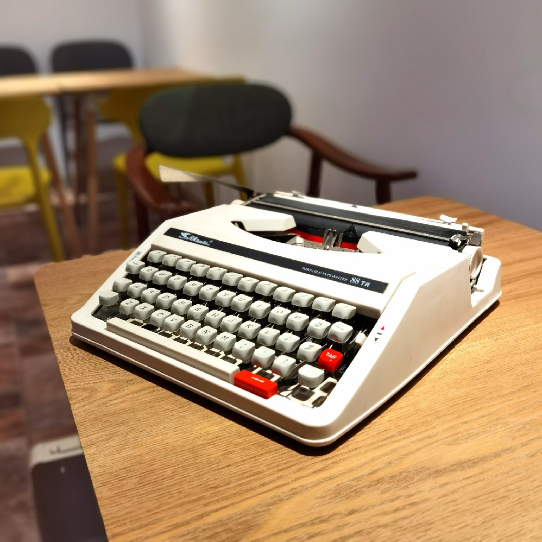 老式打字机飞鱼1980s白色英文机械正常使用复古文艺礼物中古旧物