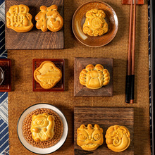 广式月饼福兔香辣牛肉螃蟹月饼五仁蛋黄莲蓉月饼招财猫造型批发