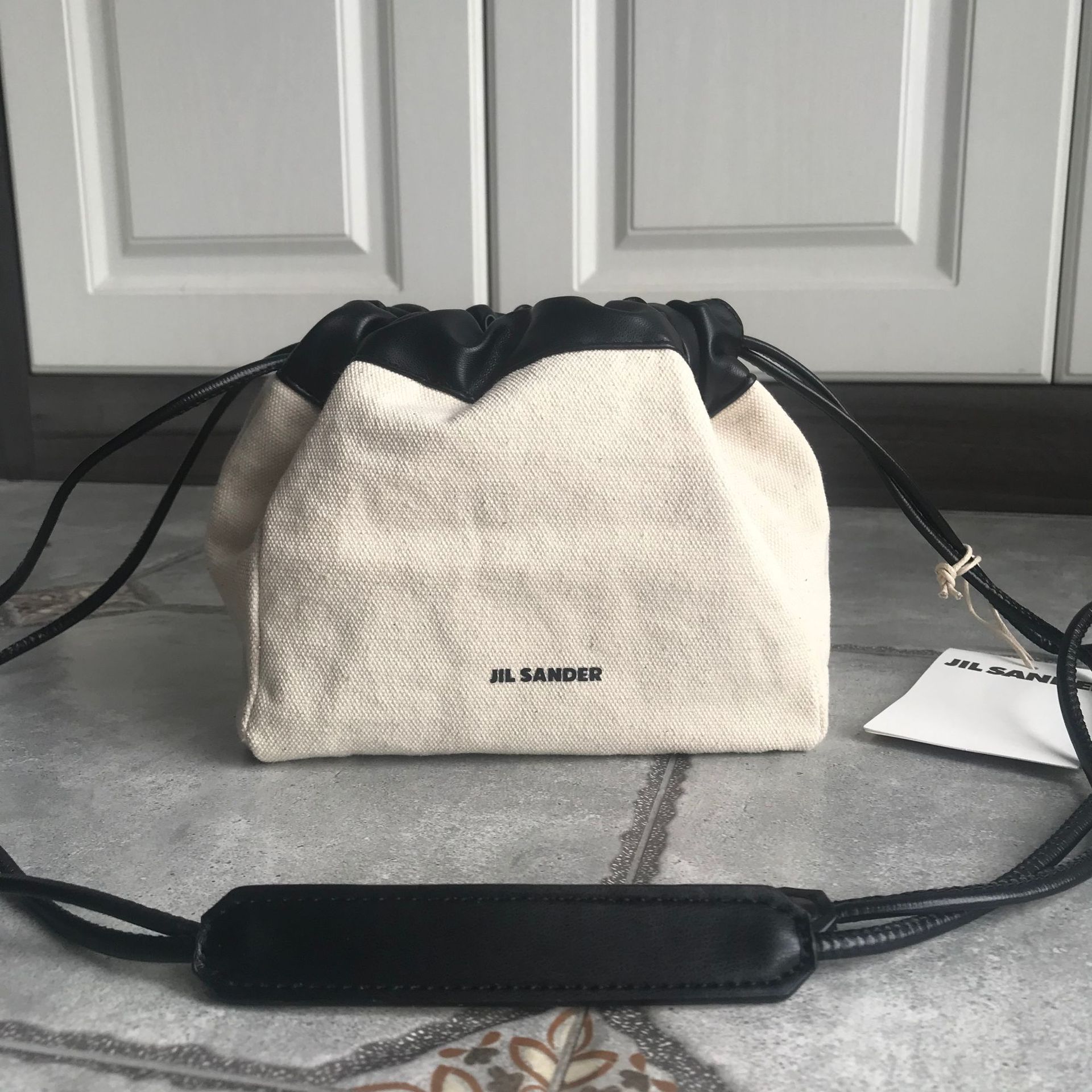 新款jil sander 帆布羊皮饺子包水桶包ins女包抽绳皮包斜跨小笼包