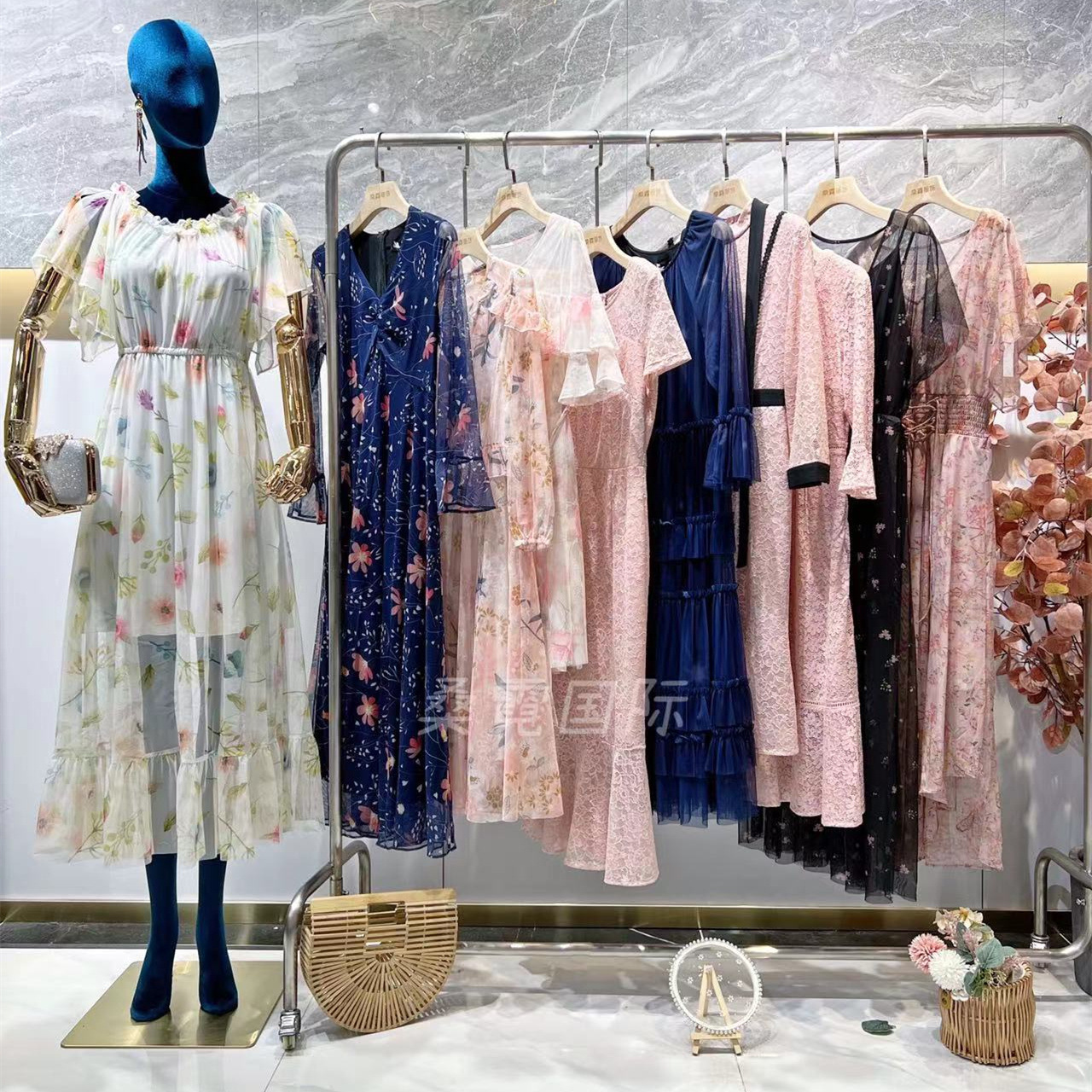 品牌女装凯撒贝雷连衣裙2022夏桑蚕丝时尚百搭款库存尾货走份批发