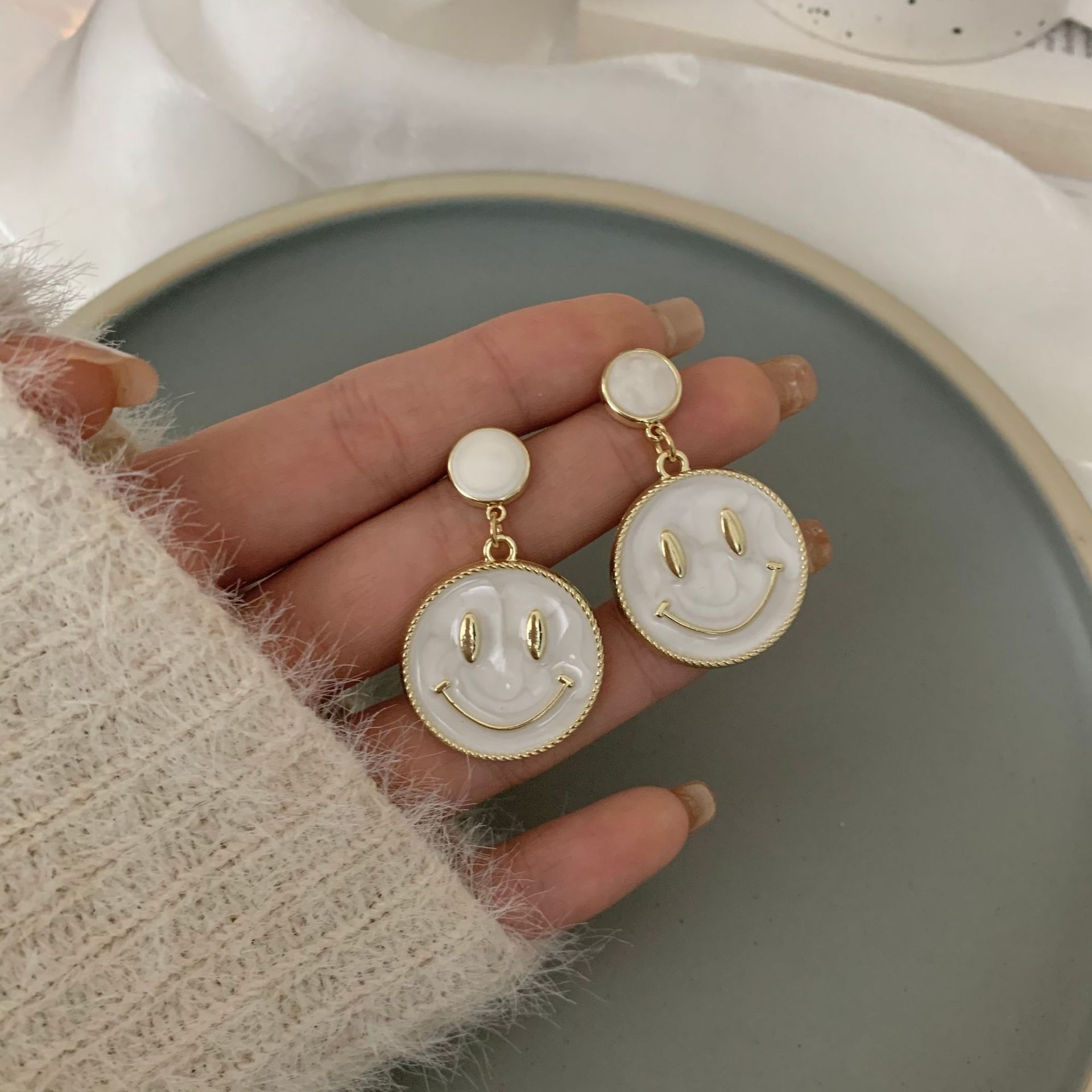 微笑耳钉