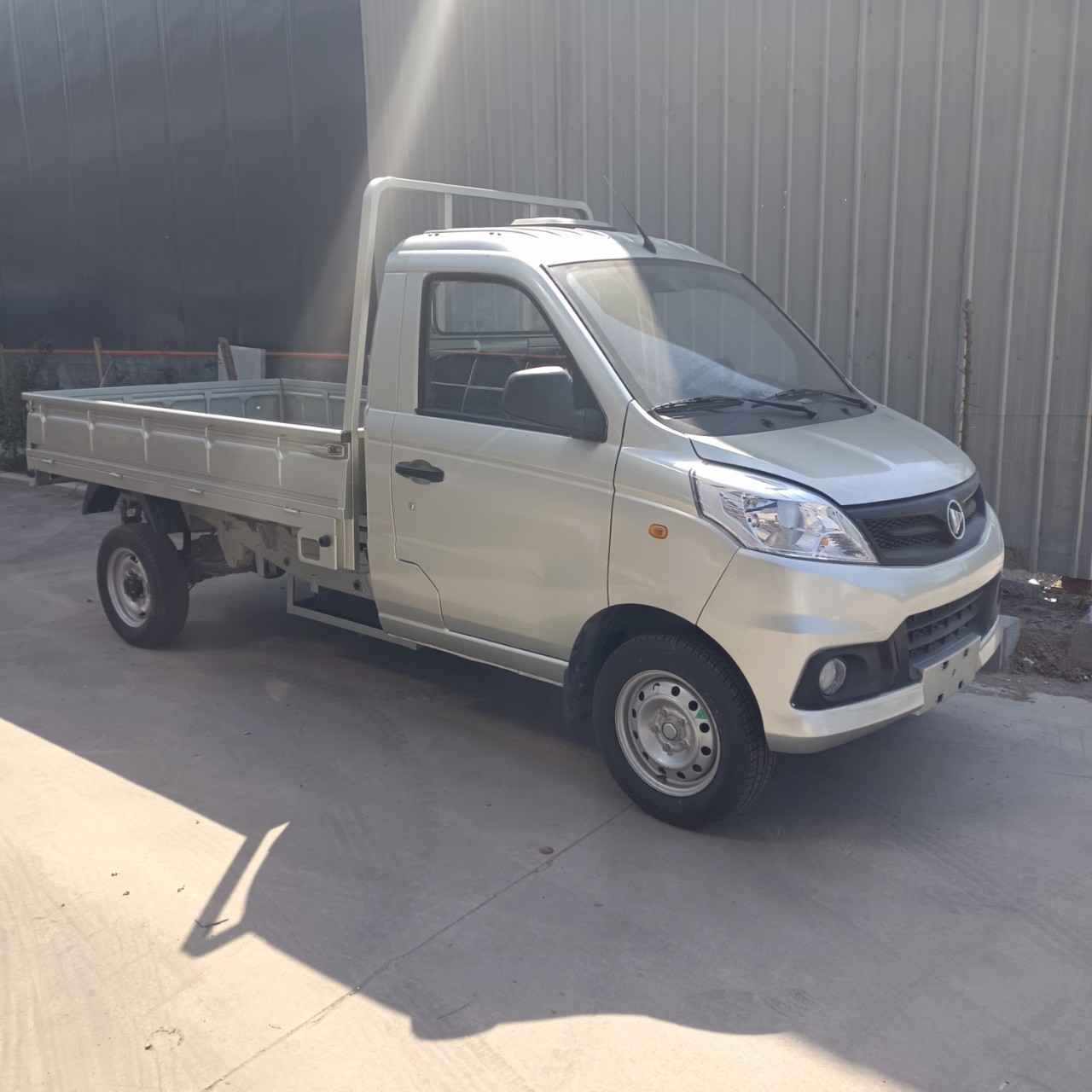 出口电动微卡 厂区拉货运输搬运车四轮电瓶货车 2到10吨电动车