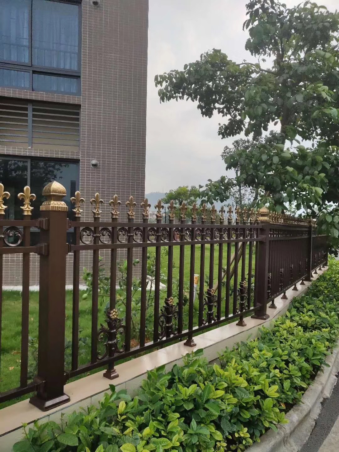 民宿院子文艺围栏仿铁艺 住宅楼区不锈钢栏杆 学校围墙栏杆防爬盗