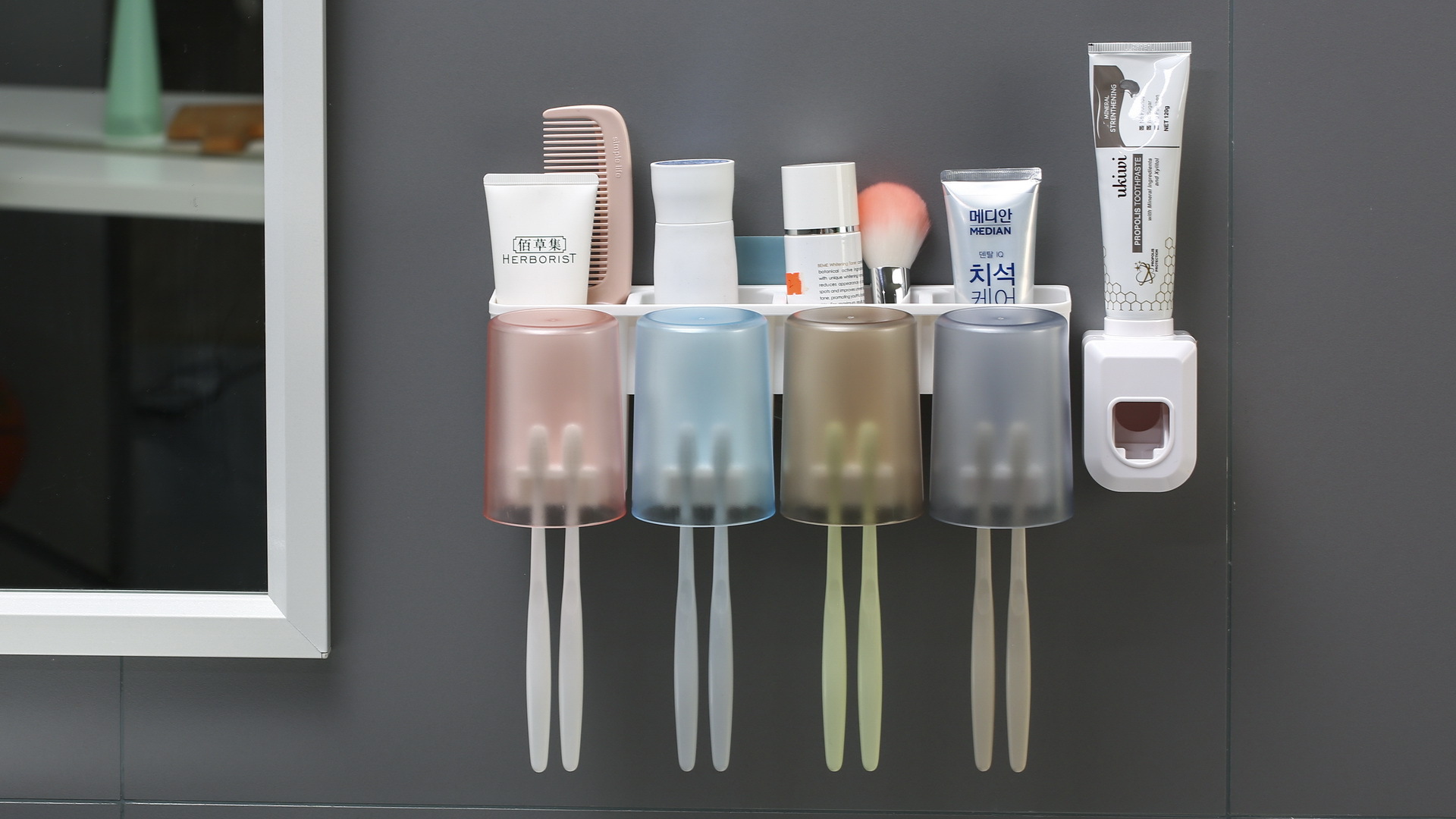 Punch-Free Toiletry Storage Toothbrush Holder Set