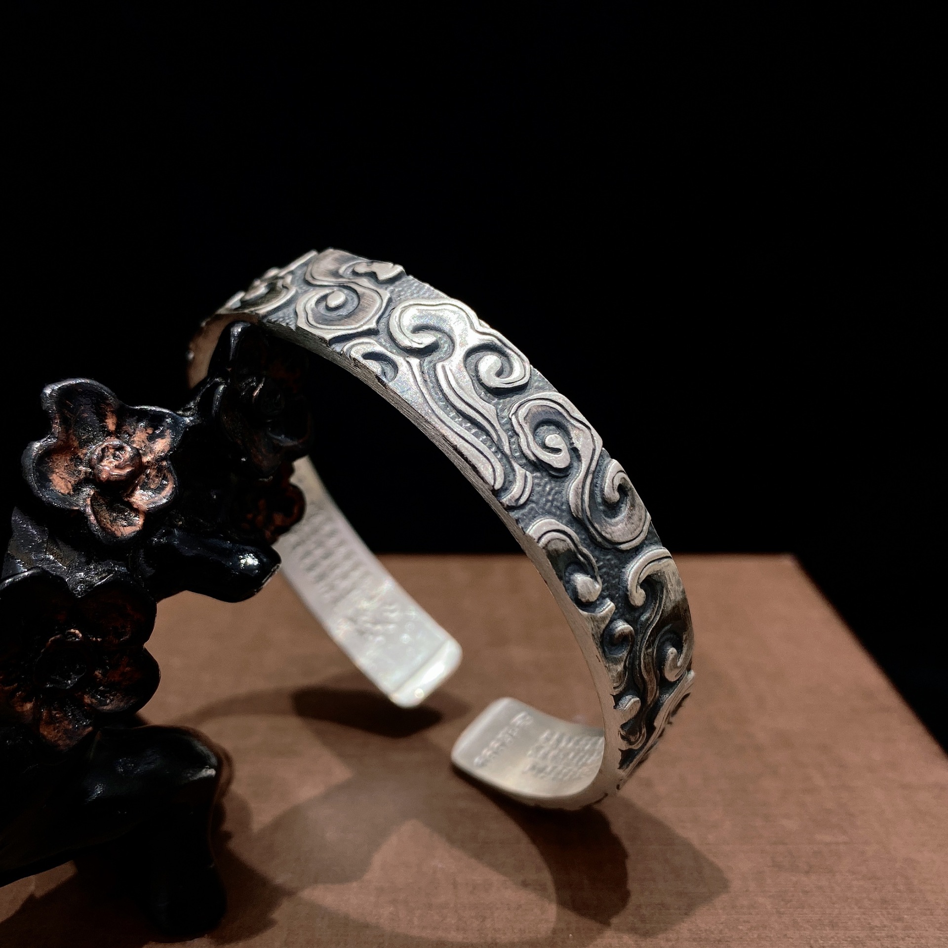 福氏足银999复古手工篆刻浮雕祥云般若波罗蜜心经底男款纯银手镯