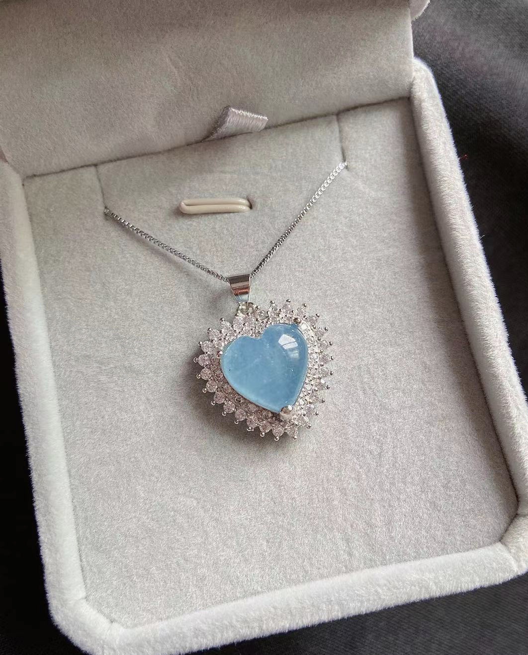 天然海蓝宝爱心吊坠海洋之心戴妃经典款显白大气漂亮大气女生礼物