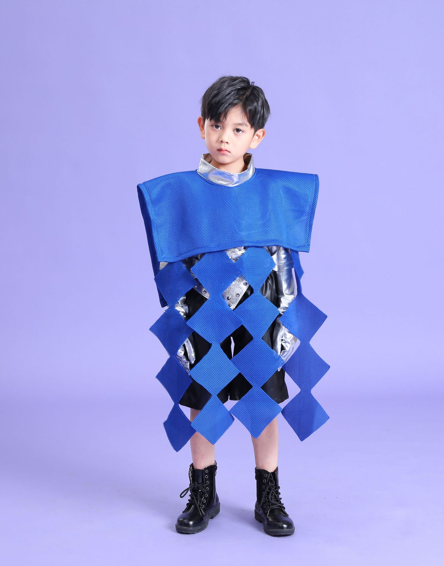 男女童t台走秀银色未来科技感模特走秀机车潮服车模元宇宙演出服