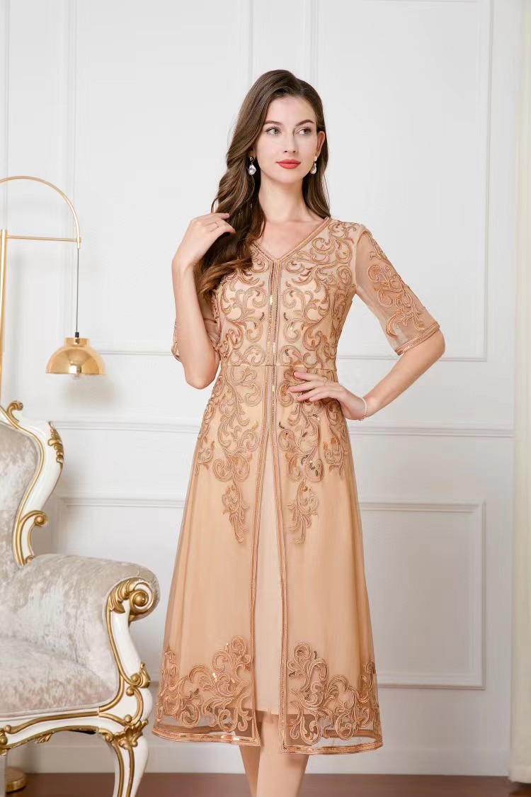 奢华大牌气质妈妈装礼服裙子大码显瘦高级感剌绣修身连衣裙中长款