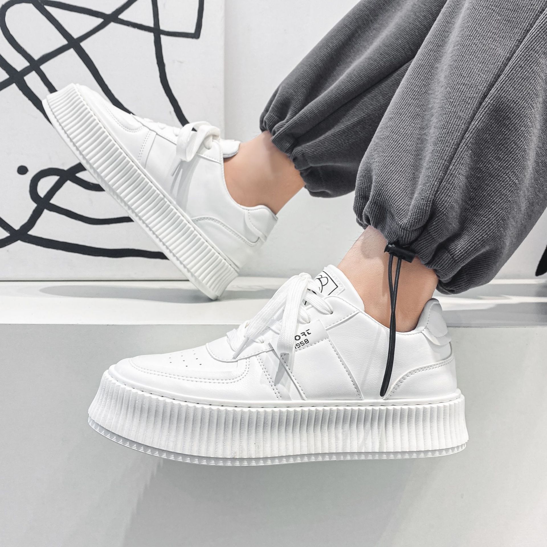 潮流百搭小白鞋男英伦风2022新款白鞋子男港风厚底增高白色男板鞋