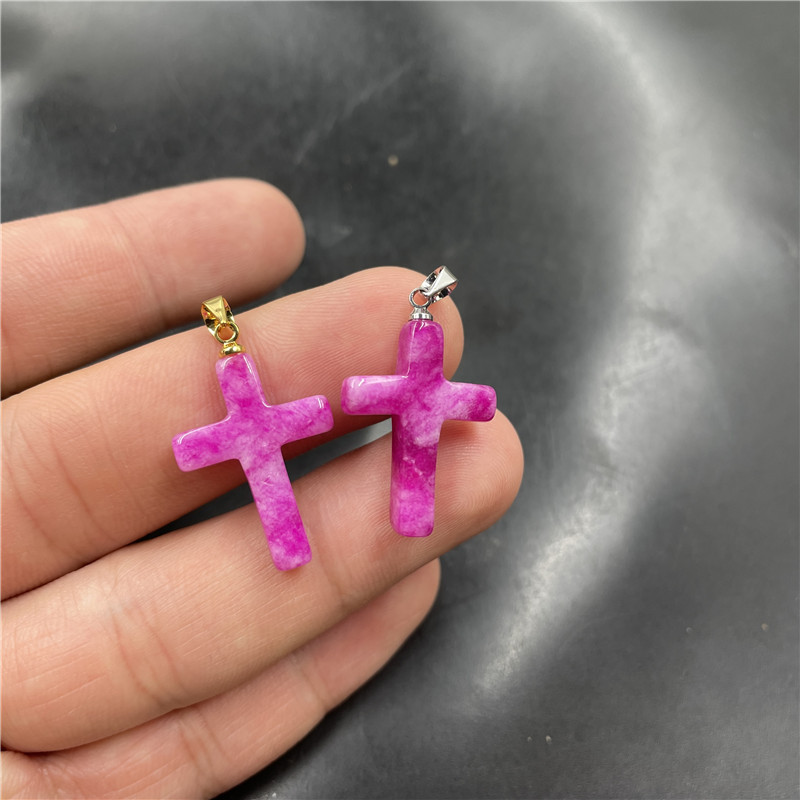 玛瑙巷 真空电镀镶嵌舒俱来十字架吊坠 女款粉紫色玉挂坠