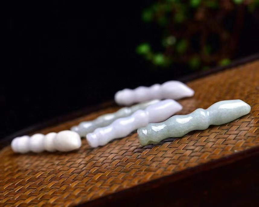 天然a货翡翠文昌笔吊坠 水头好颜色随机 可做吊坠 尺寸:43*6mm