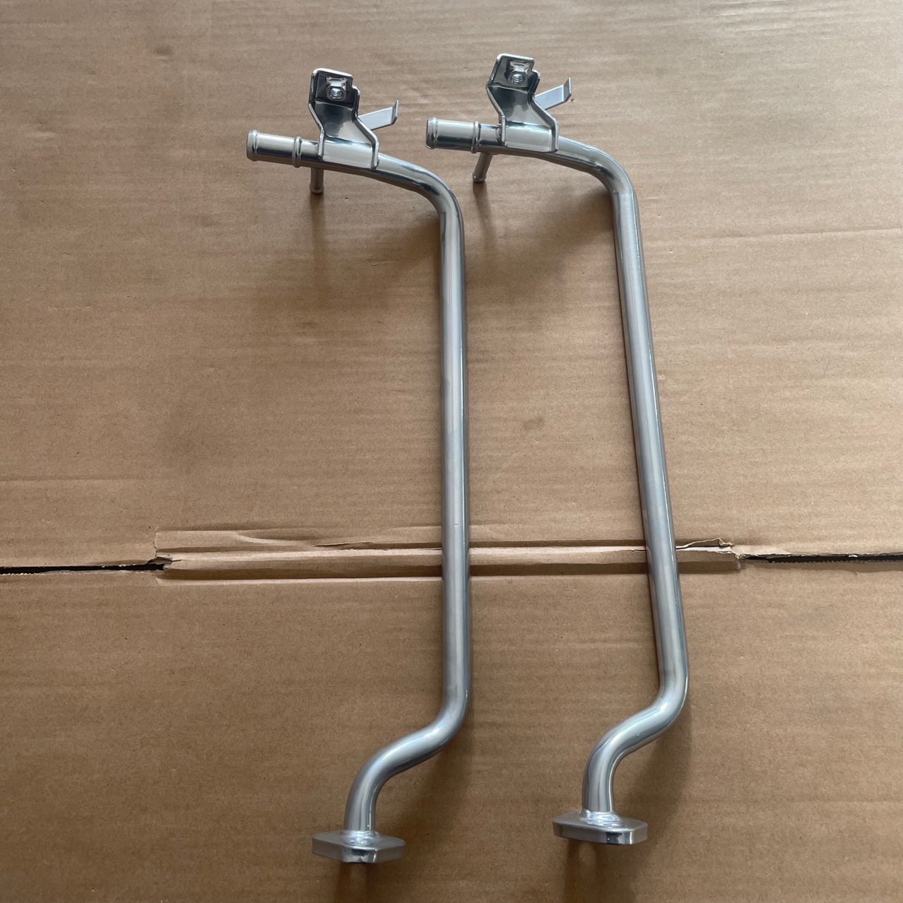 适用于霸道普拉多2700 2tr发动机水管铁水管管回水管水箱散热水管