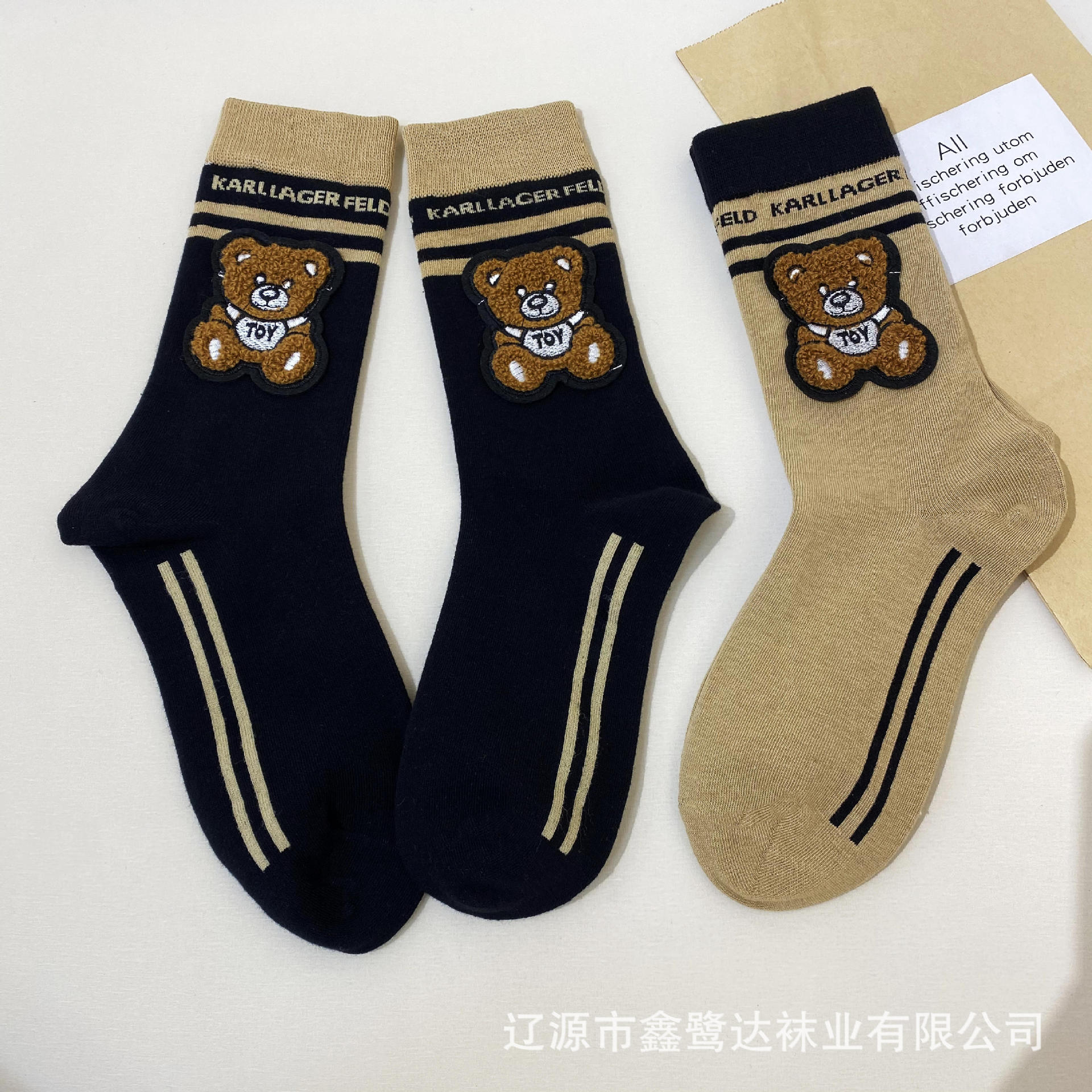 秋冬新款布标小熊高筒潮袜装饰袜贴标缝制毛毛熊袜子女棉中高筒袜