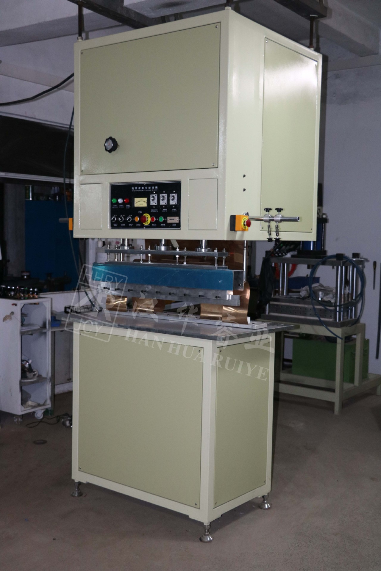 悬挂式膜结构拼接机篷布焊接机高周波焊接围油栏高频焊接机