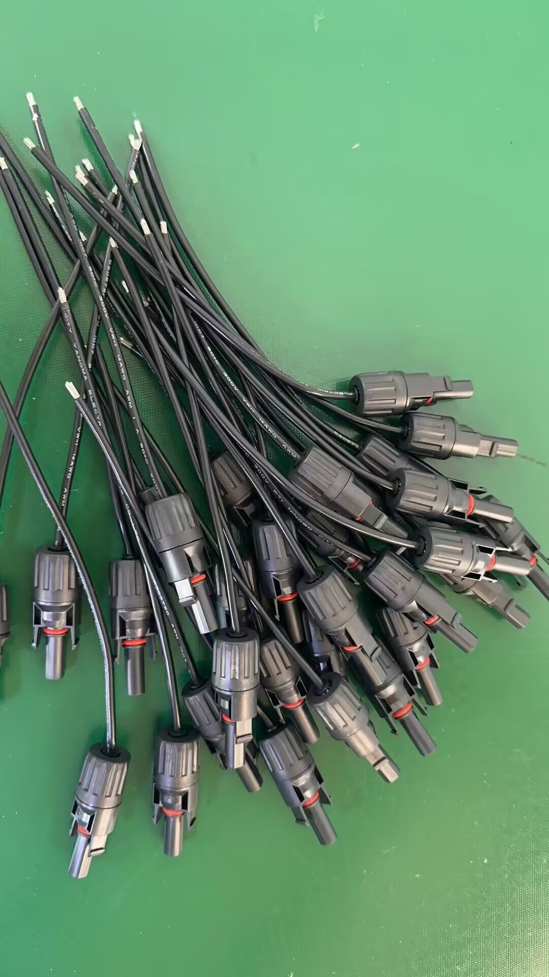 光伏连接器mc4太阳能公母插头mc4接头电池板光伏组件插头