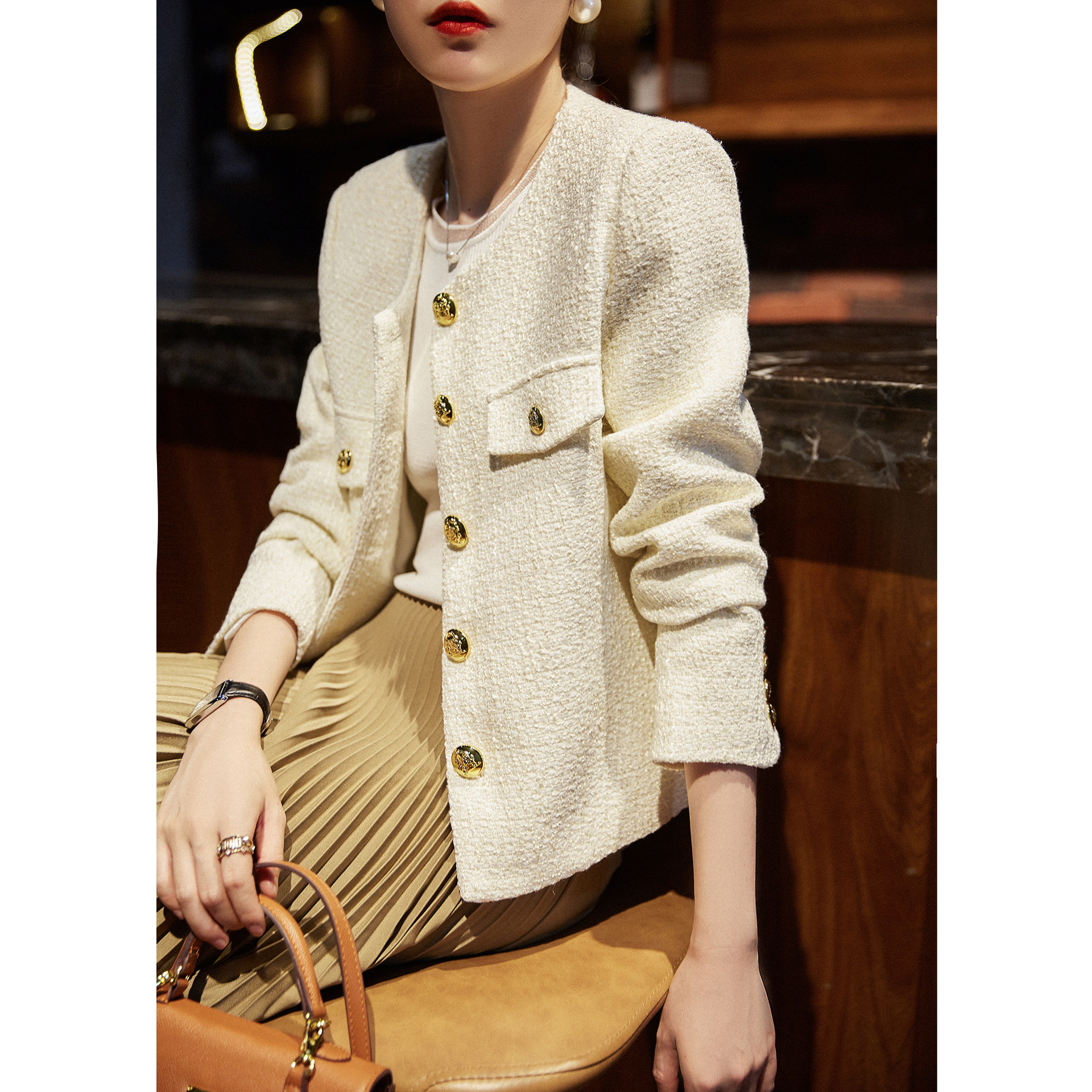 小香风白色毛呢外套女2021秋季新款气质复古时尚金扣短款夹克上衣