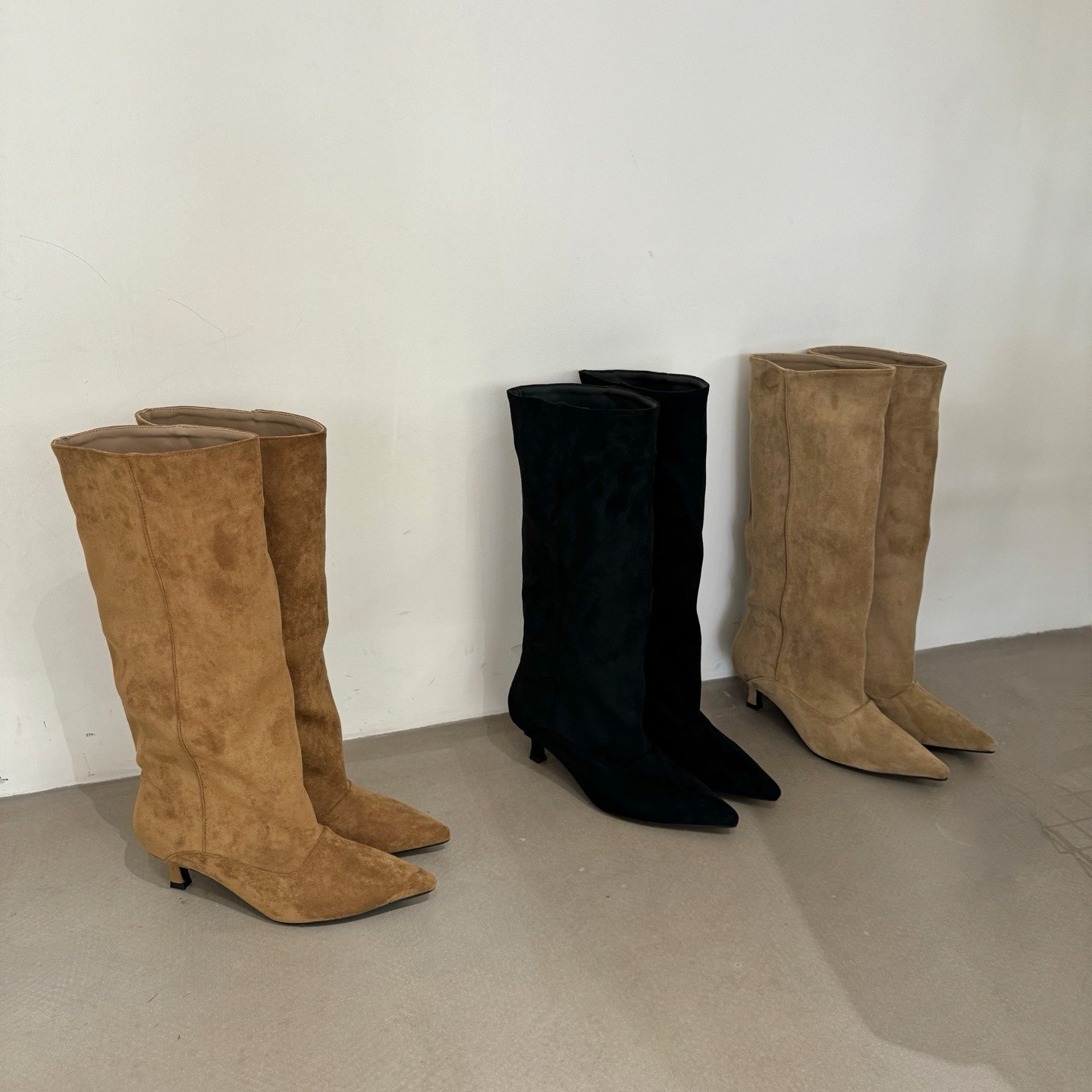 欧美中跟尖头高筒靴女2025秋冬新款舒适百搭细跟中跟宽筒长筒靴子