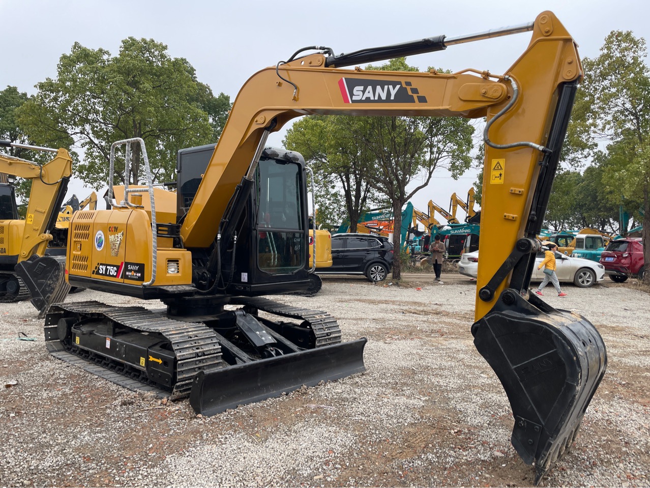 二手挖掘机出售 三一75小型挖土机 九成新国产钩机-阿里巴巴