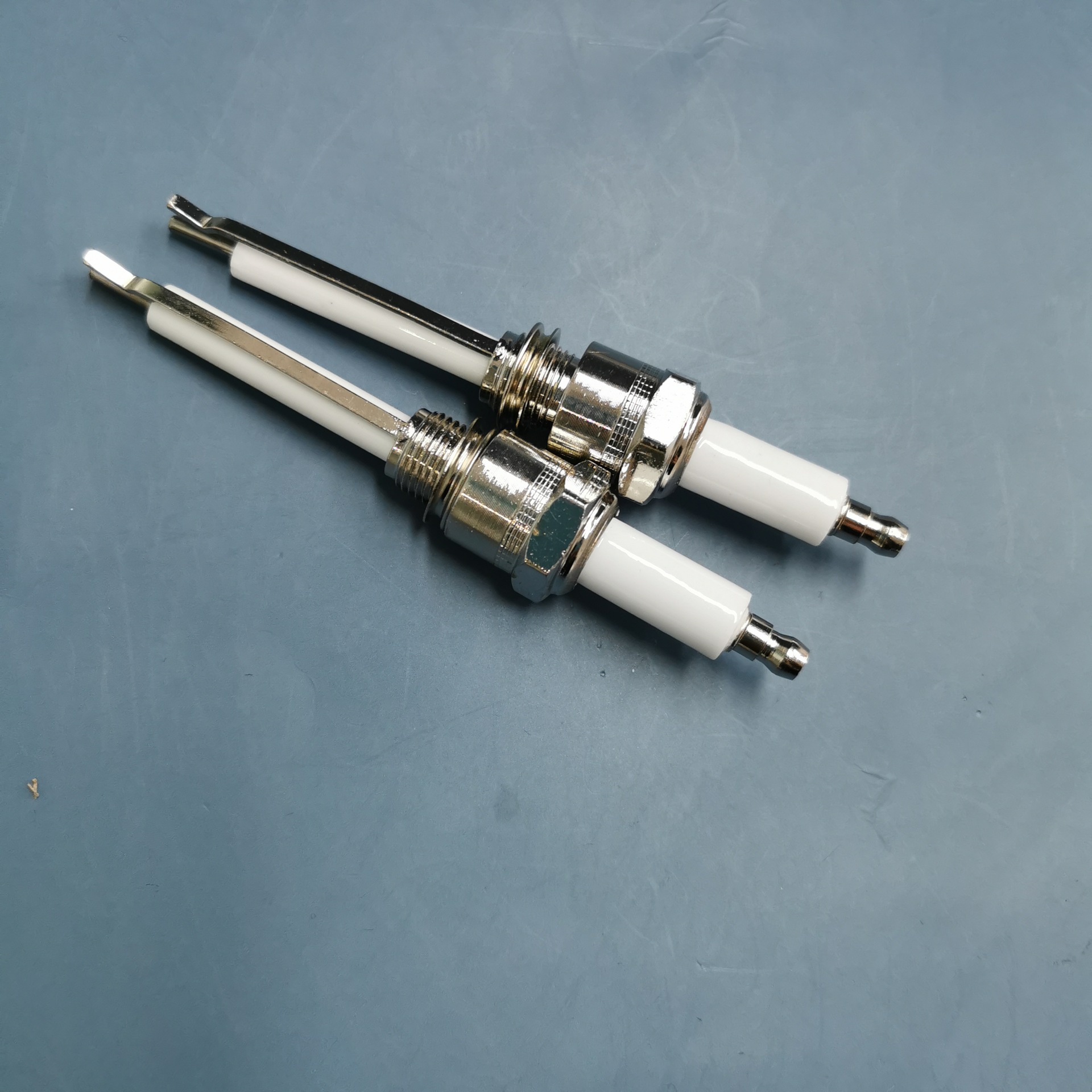 95%氧化铝上釉点火电极 工业火花塞 氧化铝陶瓷点火针 陶瓷火花塞