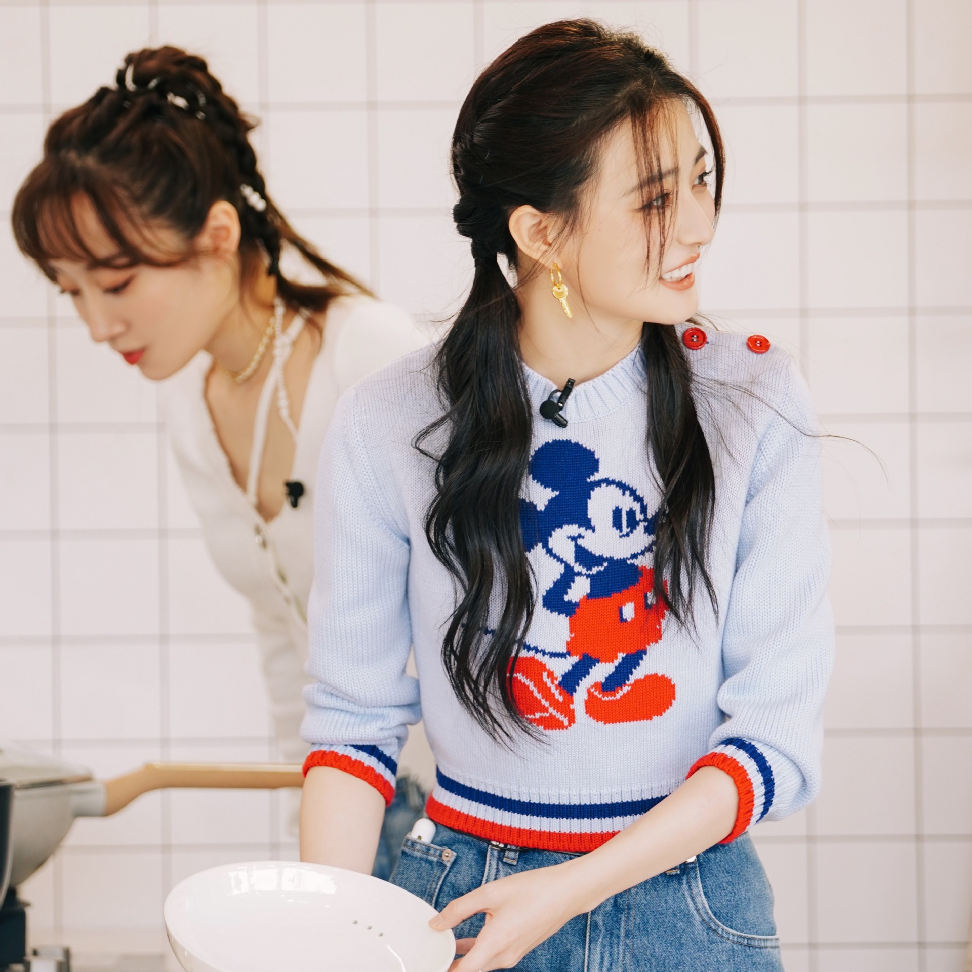 明星徐璐同款蓝色卡通米奇毛衣女条纹撞色减龄针织衫短上衣潮