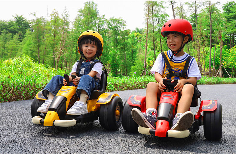 新款360旋转车儿童卡丁车碰碰车户外小孩玩具车电动手摇童车