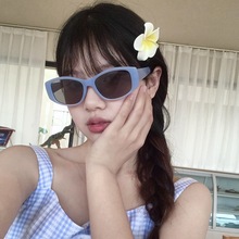 韩版高级感多巴胺蓝色太阳眼镜2024新款复古防晒凹造型猫眼墨镜女