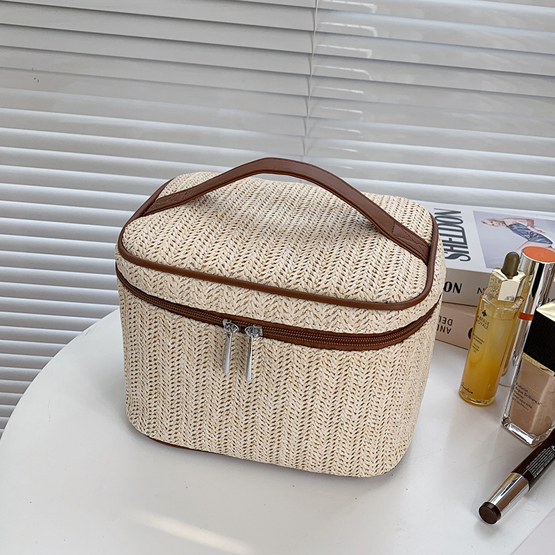 2022 Summer New Straw Woven Cosmetic Bag Portable Large Capacity Portable Travel Wash Bag Good-looking Straw Bag