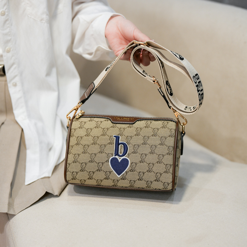 北包包正品外贸跨境2024新款潮时尚百搭女士高级感枕头包单肩斜挎