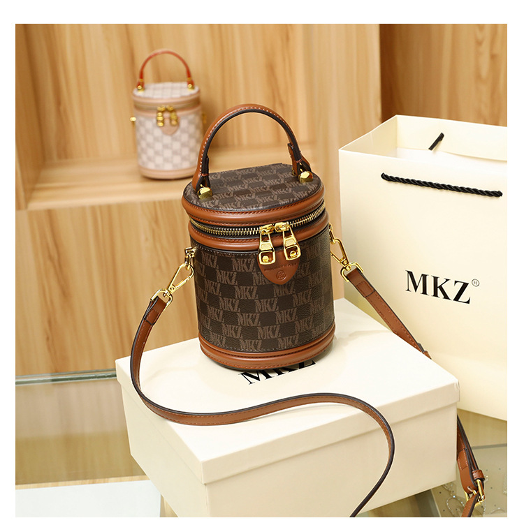 小mk水桶包包2021新款潮时尚夏手提包单肩斜挎包腋下圆筒饭桶包女